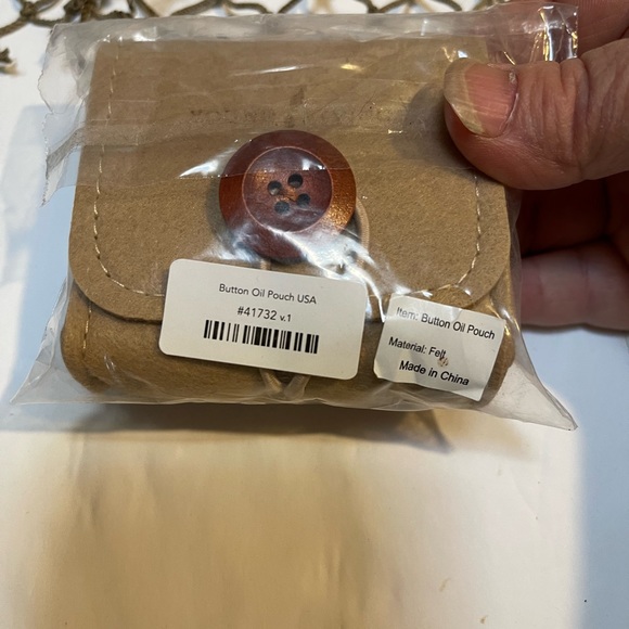 New Young Living Exclusive Member Button Oil Pouch Case for Essential Oil Bottle - Picture 4 of 5